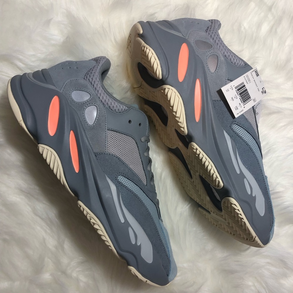 Adidas Yeezy Boost Interia 700
